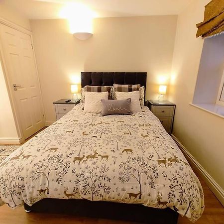 Cosy Central Modern Apartment ナントウィッチ エクステリア 写真