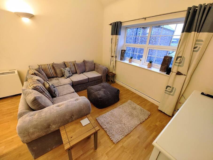 Cosy Central Modern Apartment ナントウィッチ エクステリア 写真