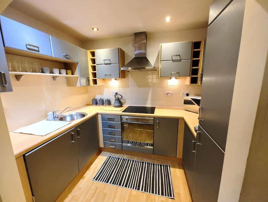 Cosy Central Modern Apartment ナントウィッチ エクステリア 写真