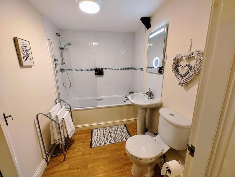 Cosy Central Modern Apartment ナントウィッチ エクステリア 写真